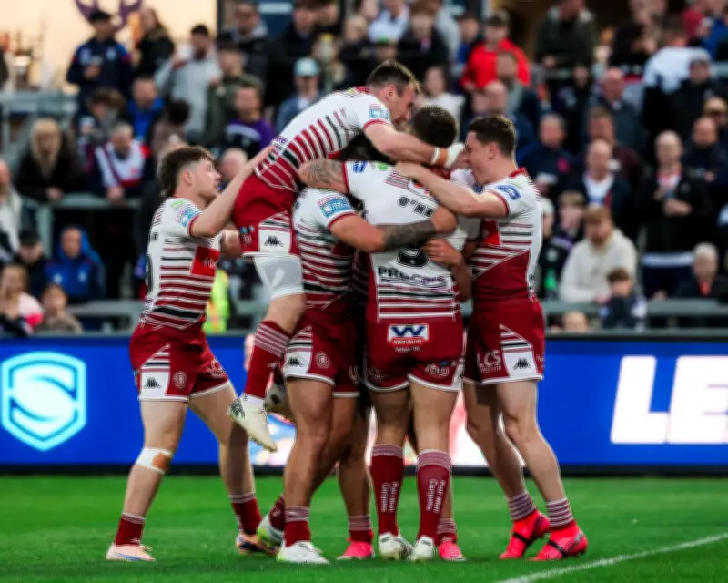 Wigan Thrash Wakefield 48-10 as Hodkinson Scores Four Tries