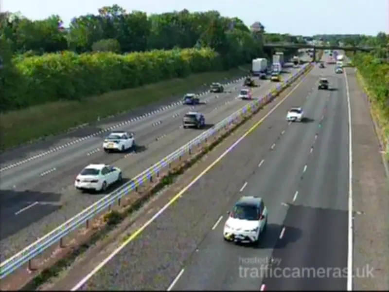 Woman dies in M40 multi-vehicle crash; man critically injured