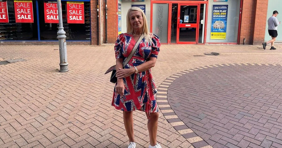 Woman in Union Jack Dress Denied Entry to Wetherspoon Pub During Protest