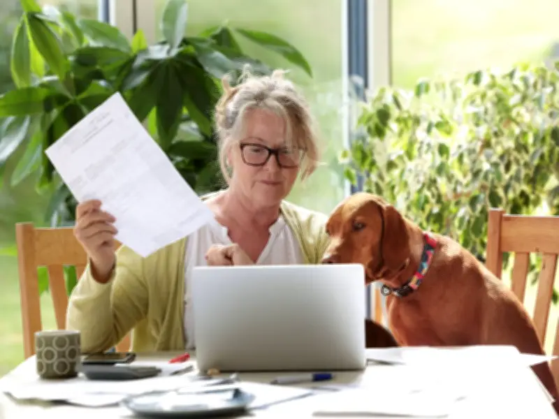 Woman pays off £120,000 debt and mortgage using simple £1 rule