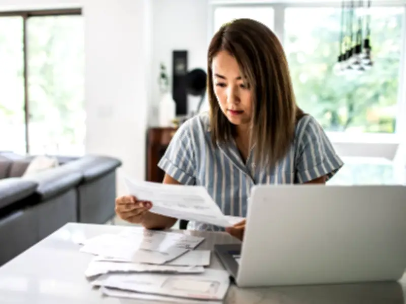 Woman pays off £120k debt with simple £1 budgeting rule