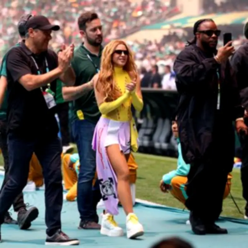 World Cup reporter ditches live TV for Shakira selfie, goes viral