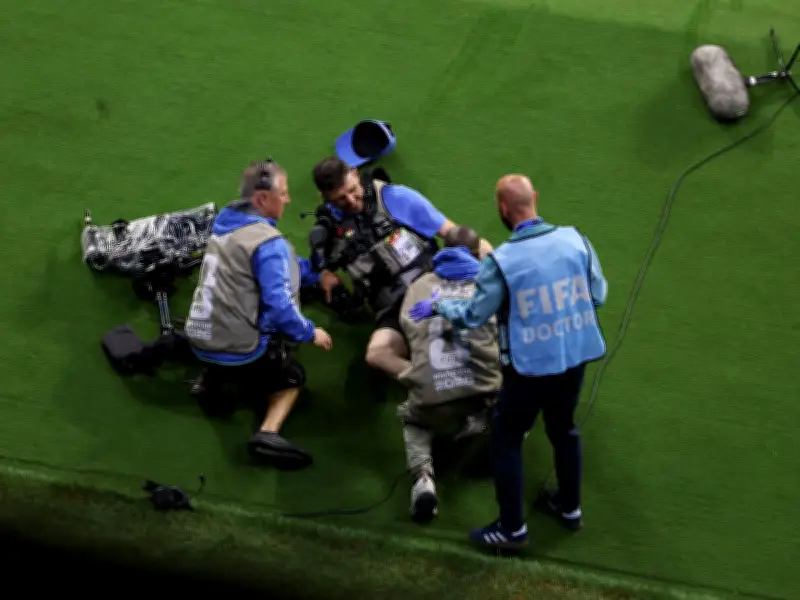World Cup Star Apologizes to Cameraman After Collision, Offers Signed Jersey