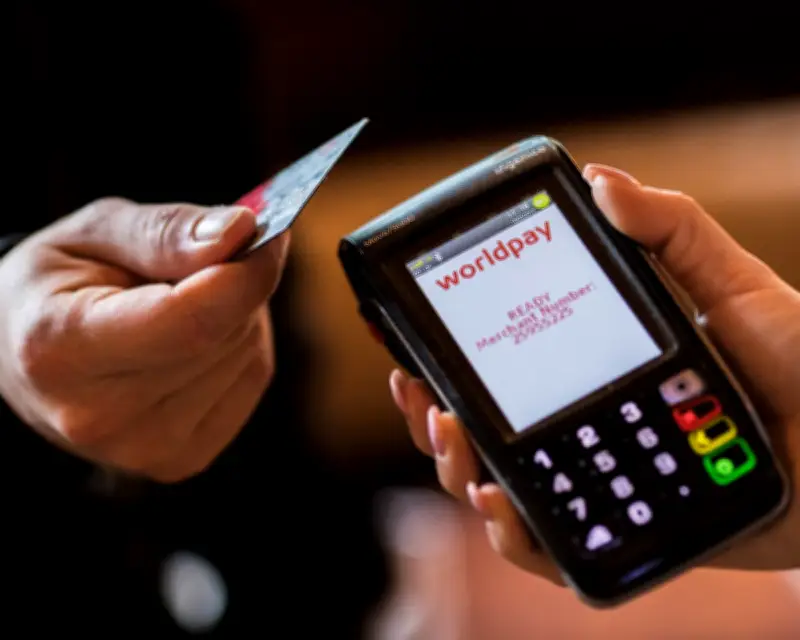 WorldPay Outage Halts Card Payments at UK Pubs and Shops During England Match