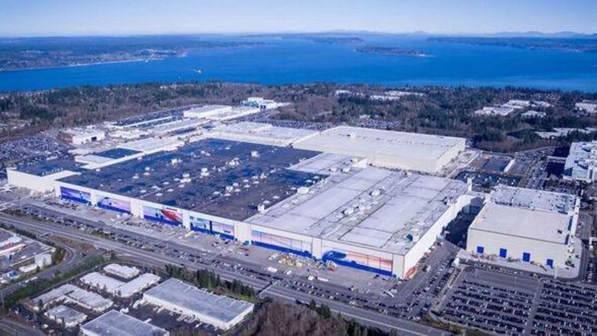 World's Largest Building Has Its Own Microclimate