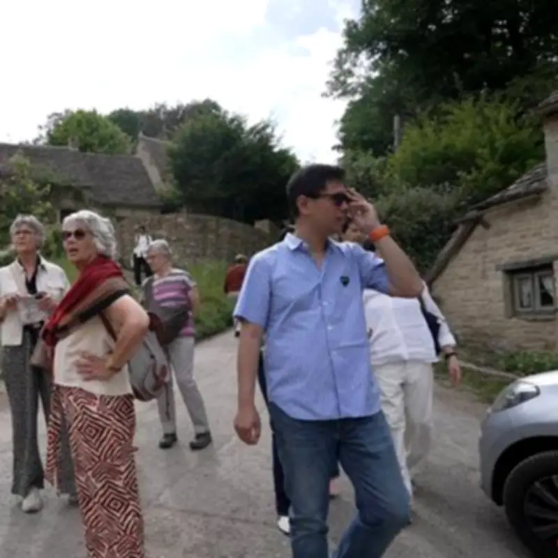 World's 'Most Beautiful Village' Bibury Overwhelmed by Tourists, Couple Says