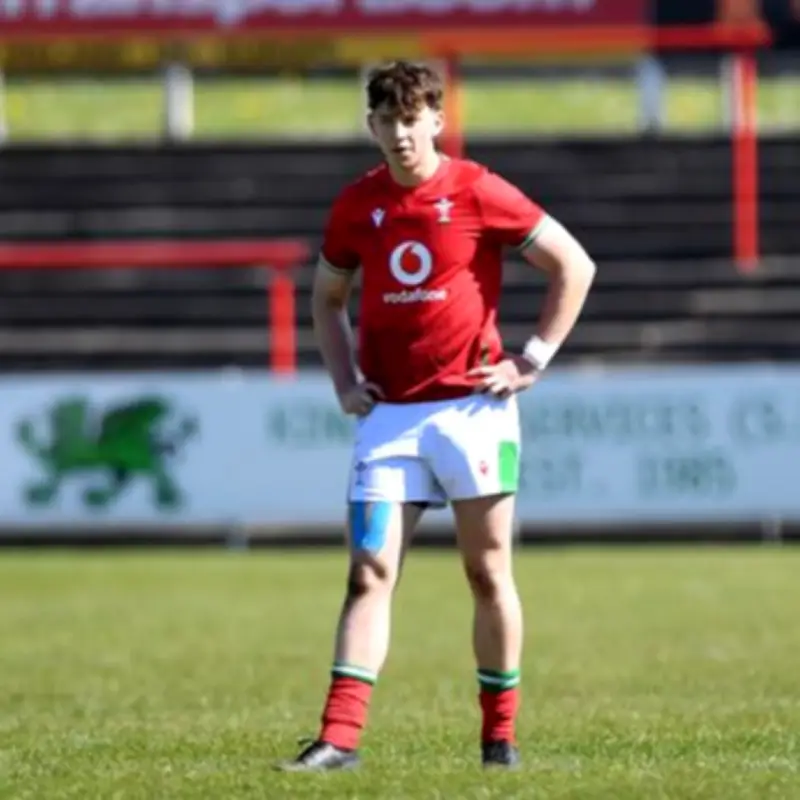 Young Welsh fly-half Owen Erasmus signs for European champions Bordeaux
