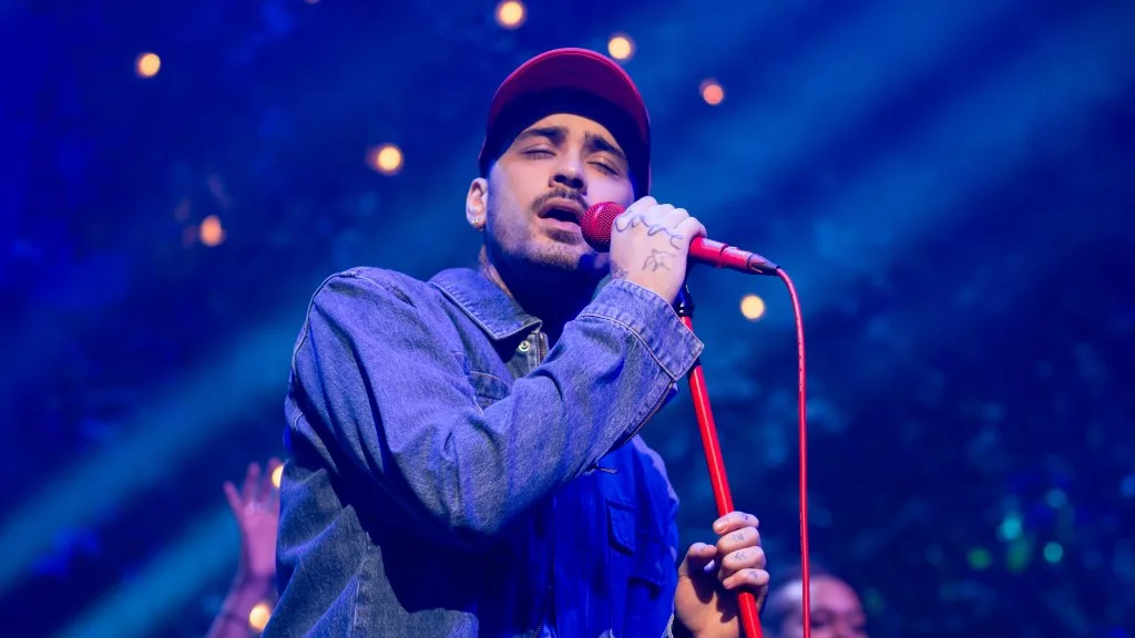 Zayn Malik Pays Emotional Tribute to Liam Payne in Wolverhampton Concert