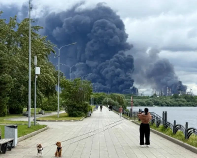 Zelenskyy Warns 'If Ukraine Burns, Your Moscow Will Burn' After Drone Strikes