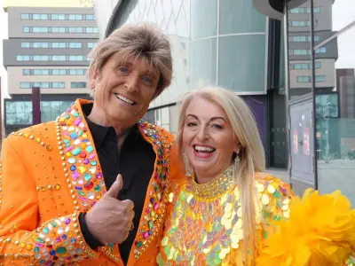 Barry Manilow Fans Denied Meet and Greet Over 'Insulting' Outfit