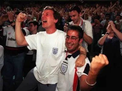 Brits Vote 1990s Best Decade, 36% Miss Life Before Social Media