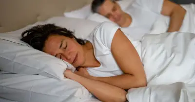 England Households Told to Sleep with Two Pillows as Pollen Soars