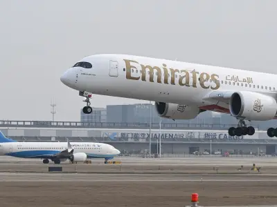 Expert Predicts Emirates, Etihad, Qatar Airways Push After FCDO Travel Update