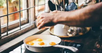 Perfectly Crispy Fried Eggs: Chef Reveals Secret Butter Technique