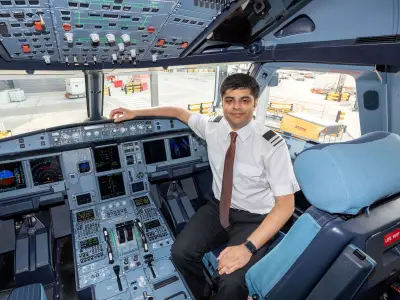Teen Airport Photographer Becomes easyJet Pilot 10 Years Later