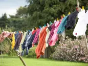 5 Colors to Never Wear in UK Heatwave: Expert Advice