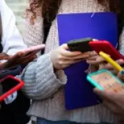 9 Signs Your Child Is Addicted to Social Media