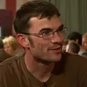 Antiques Roadshow Guest Stunned as Vase Used as Doorstop Valued at £15,000