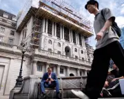 Bank of England Governor Warns of Higher Costs Amid Middle East Conflict