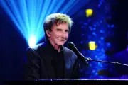 Barry Manilow Fears His Voice May Not Return After Lung Cancer Surgery