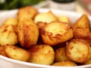 Bicarb is Secret to Perfect Crispy Roast Potatoes, Says Expert