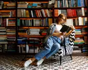 Booksmaxxing: How Reading Became Sexy in the Dating World