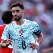 Bruno Fernandes Sends Support to Man United Target Rafael Leao After Red Card