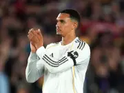 Carragher Reacts to Alexander-Arnold World Cup Snub: 'This Proves It'