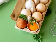 Experts Reveal the One True Difference Between White and Brown Eggs