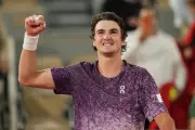 French Open: Fonseca vs Mensik Night Session Blockbuster