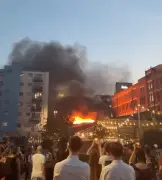 Huge Fire Engulfs Shop in Peckham, 100 Firefighters Deployed