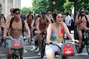 Hundreds of Cyclists Go Naked in London's World Naked Bike Ride