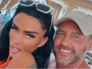 Katie Price 'doesn't trust' husband Lee Andrews amid jealousy over female fan messages