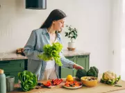 Keep Lettuce Fresh and Crisp Without Turning Brown Using This Simple Item