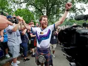 Kiltmaker Offers to Replace Craig Ferguson's Lost Kilt After 3,000-Mile US Walk