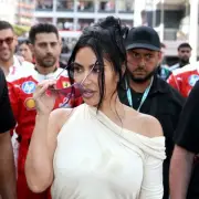 Kim Kardashian 'steals F1 star's towel' before Hamilton sprays her