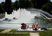 London Ambulance Warns on Alcohol as UK Heatwave Breaks June Records