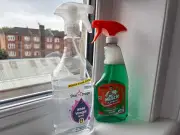 Mr Muscle Beats White Vinegar in Window Cleaning Test
