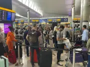 Nearly 800 Flights Delayed at Heathrow and Gatwick Due to Thunderstorms