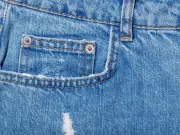 People Gobsmacked to Discover What Small Object on Beach Is