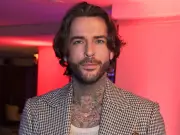 Pete Wicks Says Buckingham Palace Toilets Are 'No Different to Nando's'