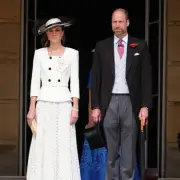 Prince William's Unnoticed Umbrella Gesture for Kate Shows 'True Colours'