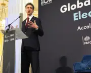 Progressive Economists Back Ed Miliband in Unite Jobs Row