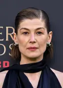 Rosamund Pike Glares at Theatregoer After Phone Alarm Disrupts Performance