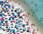 Sardinian Beach Bans Umbrellas for Ages 10-65 to Protect Environment