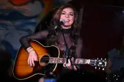 Shania Twain stuns fans with intimate London pub gig before Wembley