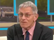 Simon Calder warns train passengers to avoid travel during UK heatwave