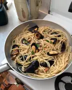 Spaghetti with Mussels: Rachel Roddy's Recipe for a Perfect Pasta Dish