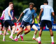 Starmer Tells England to 'Dare to Dream' at World Cup 2026