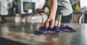 Stubborn Kitchen Grease Vanishes With Homemade 2-Ingredient Natural Solution